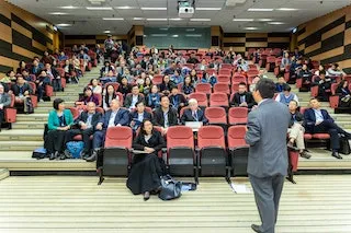Cursos y conferencias